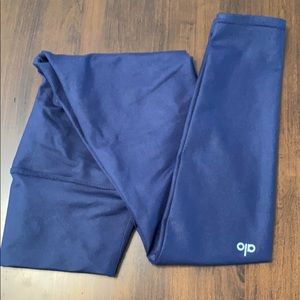 Rich Navy Alo Yoga High Waist Airlift Legging.